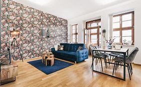 STYLE Residenz Dresden direkt an der Frauenkirche NETFLIX